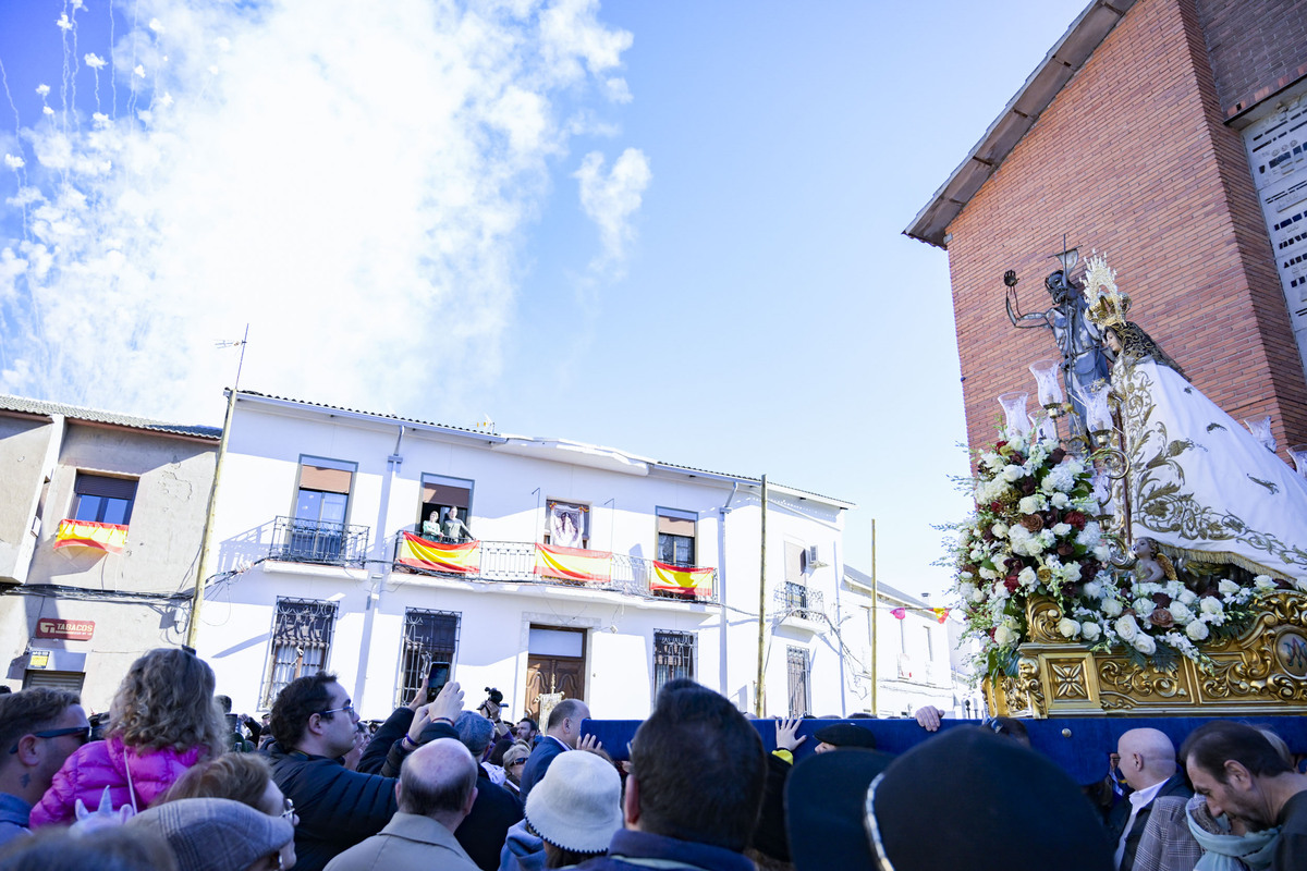 Fiestas de las Paces en Villarta de San Juan, cohetes Operación 2.000  lanzamientos de cohetes y Procesión de la Virgen en Villarta, La Paces  / JESÚS MONROY