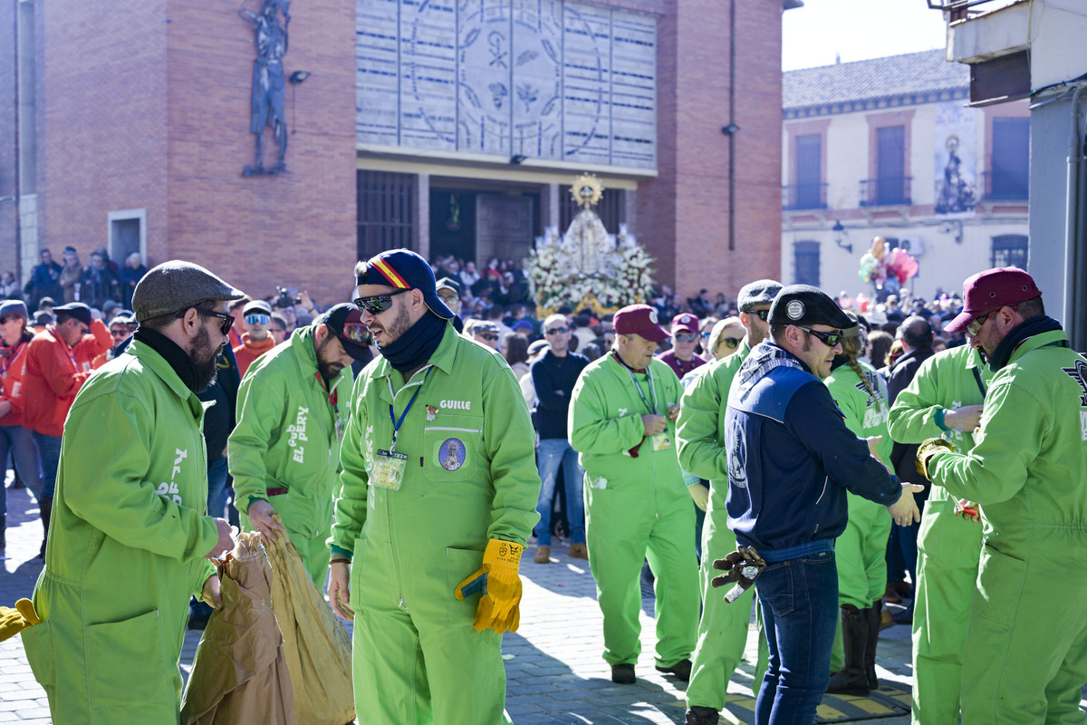 Fiestas de las Paces en Villarta de San Juan, cohetes Operación 2.000  lanzamientos de cohetes y Procesión de la Virgen en Villarta, La Paces  / JESÚS MONROY