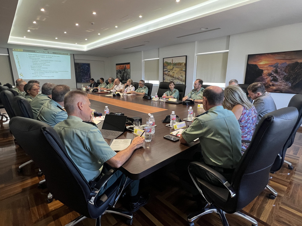 Milagros Tolón en reunión con los mandos de la Guardia Civil en Castilla-La Mancha