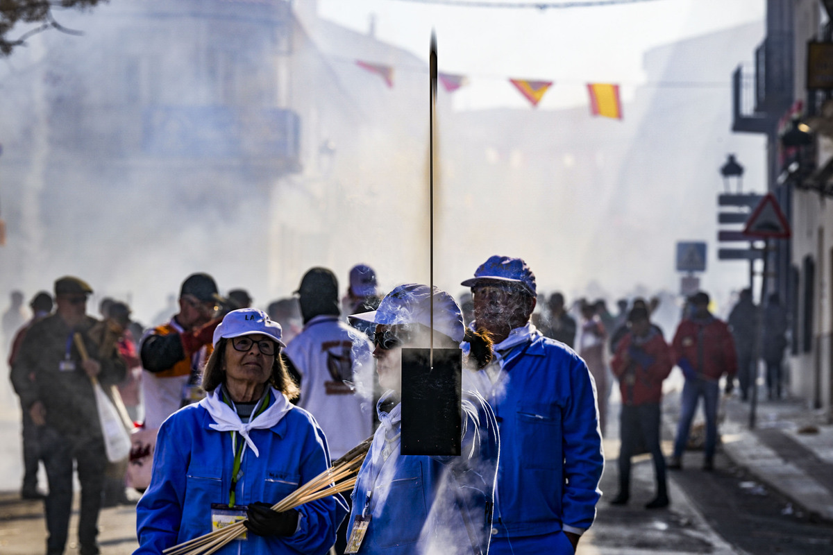 Fiestas de las Paces en Villarta de San Juan, cohetes Operación 2.000  lanzamientos de cohetes y Procesión de la Virgen en Villarta, La Paces  / JESÚS MONROY