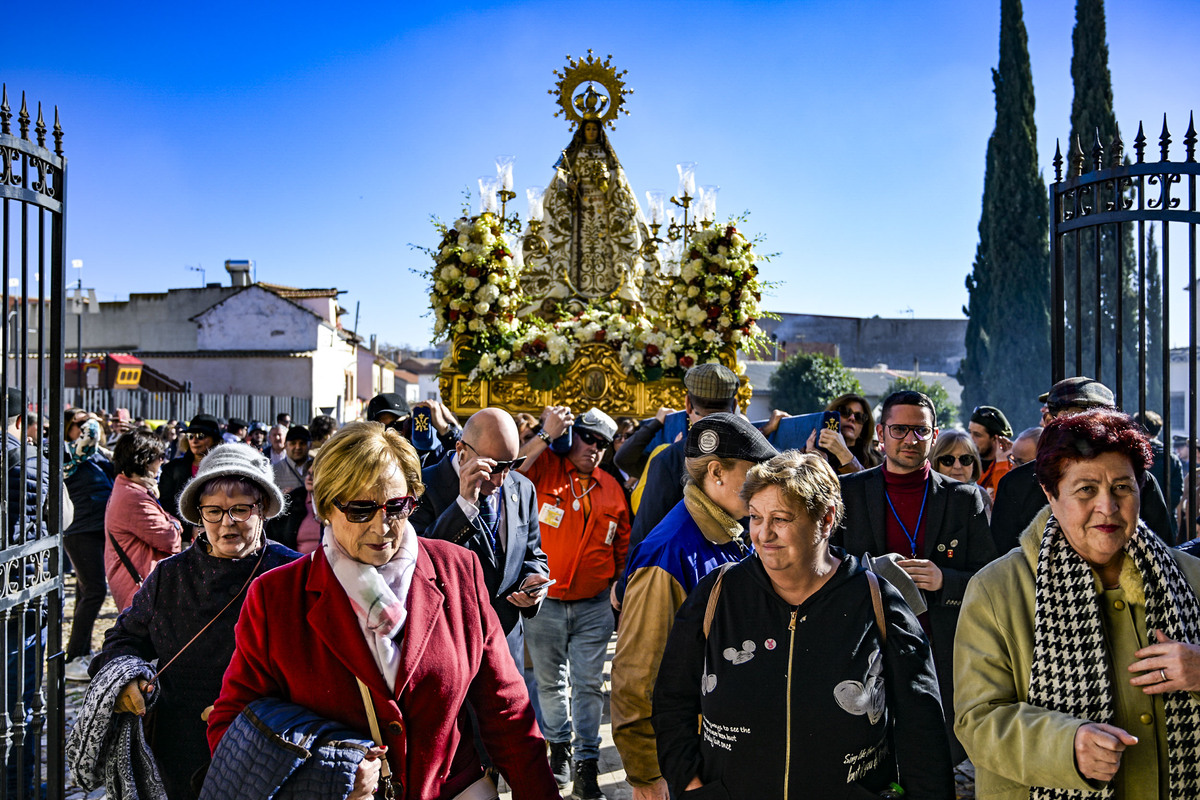 Fiestas de las Paces en Villarta de San Juan, cohetes Operación 2.000  lanzamientos de cohetes y Procesión de la Virgen en Villarta, La Paces  / JESÚS MONROY