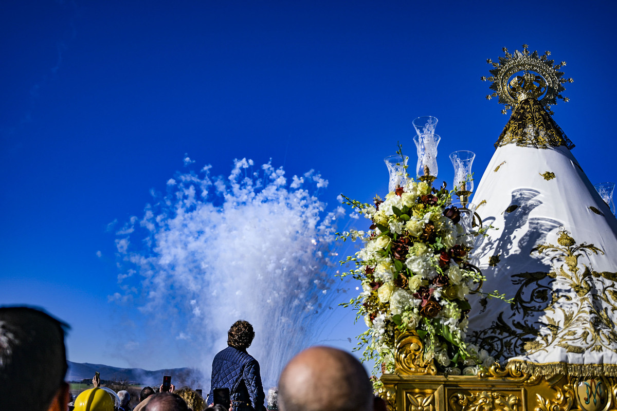 Fiestas de las Paces en Villarta de San Juan, cohetes Operación 2.000  lanzamientos de cohetes y Procesión de la Virgen en Villarta, La Paces  / JESÚS MONROY