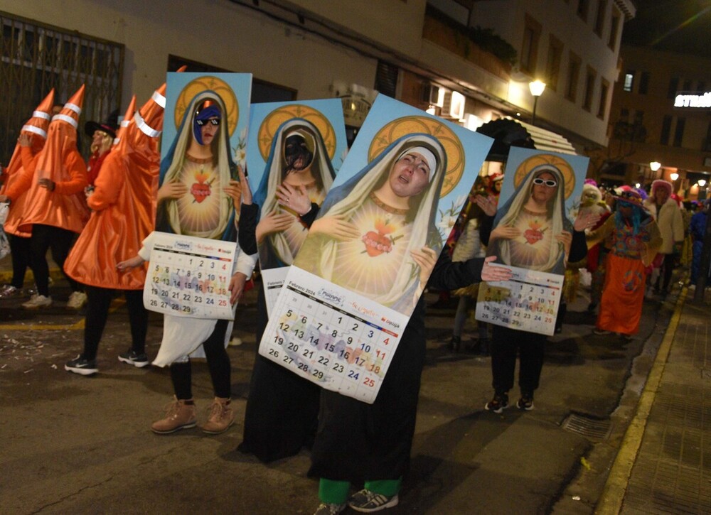 Miles de máscaras toman la calle en Miguelturra