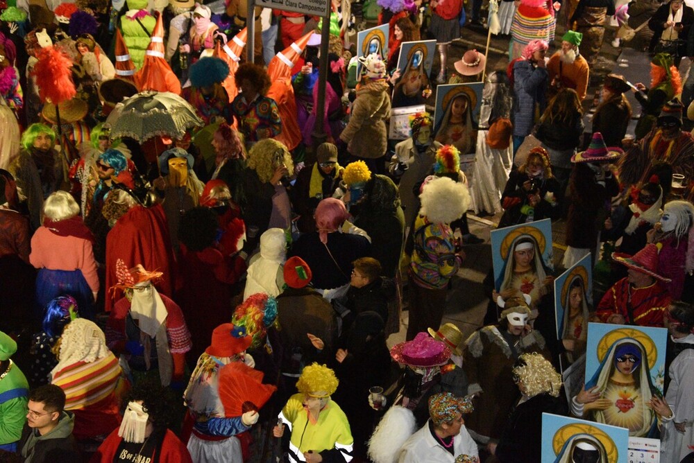 Miles de máscaras toman la calle en Miguelturra