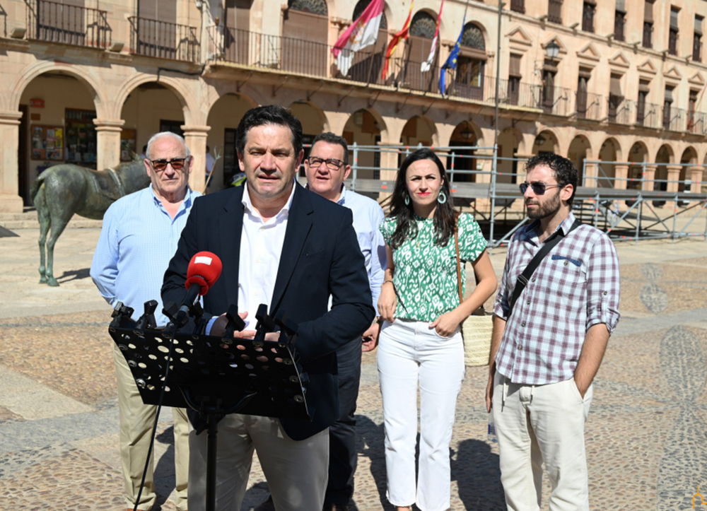 Visita del presidente de la Diputación de Ciudad Real a Villanueva de los Infantes