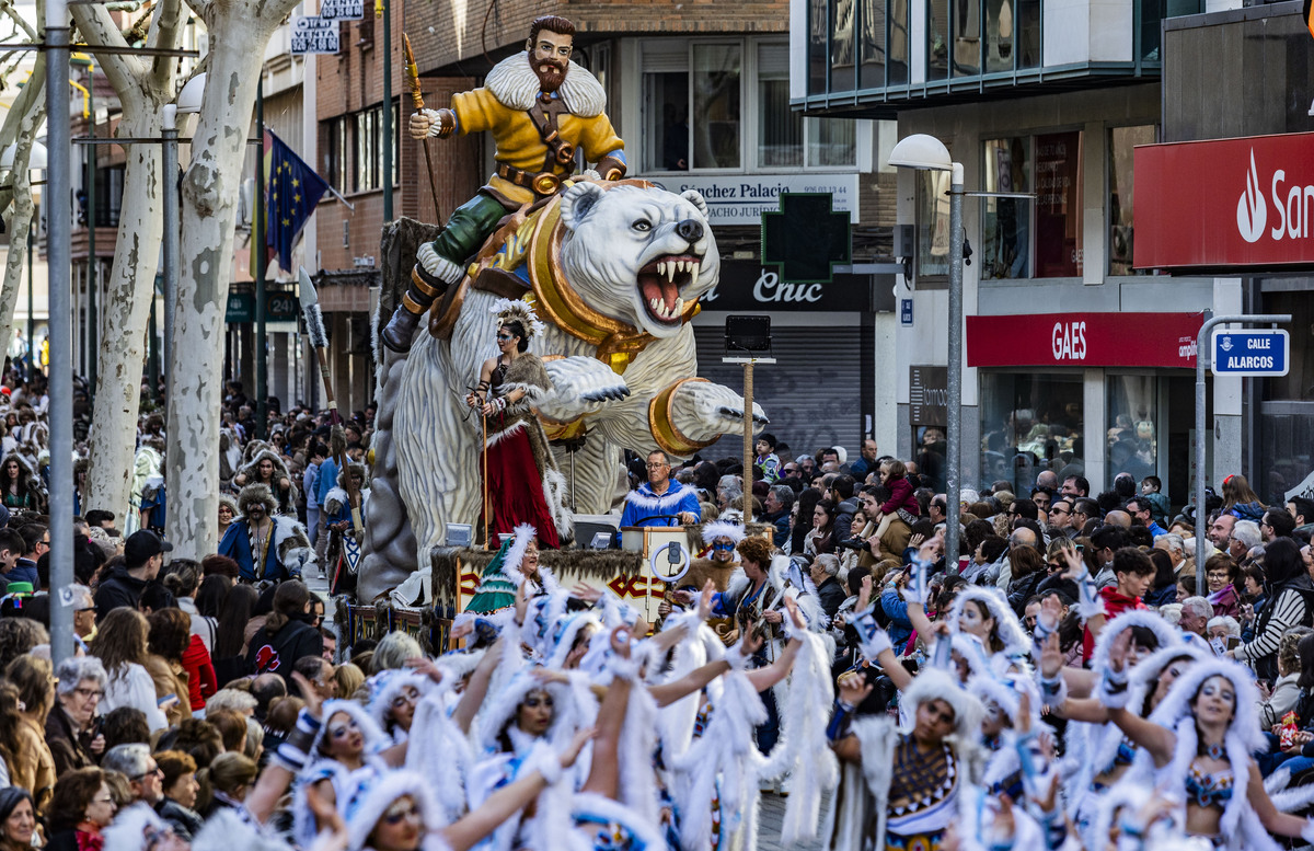 desfile de piñata, desfile de carnaval en ciudad real, carnaval, desfile de Piñata  / RUEDA VILLAVERDE