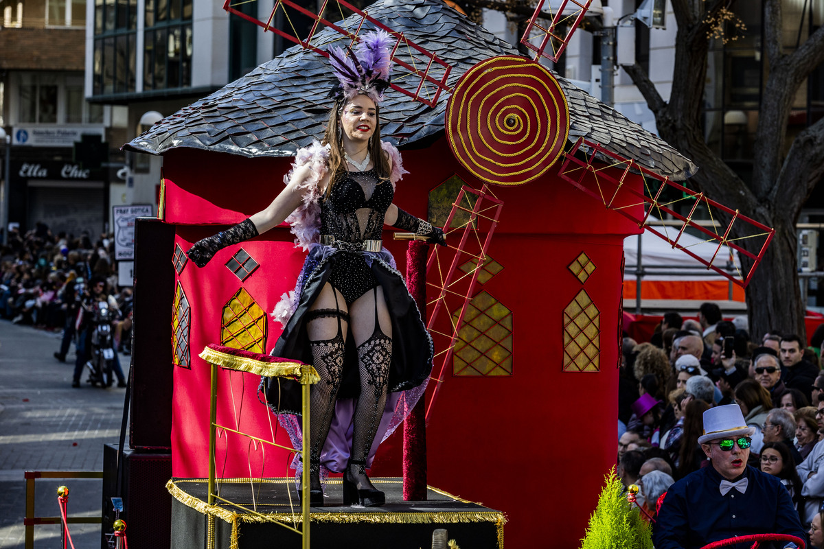 desfile de piñata, desfile de carnaval en ciudad real, carnaval, desfile de Piñata  / RUEDA VILLAVERDE