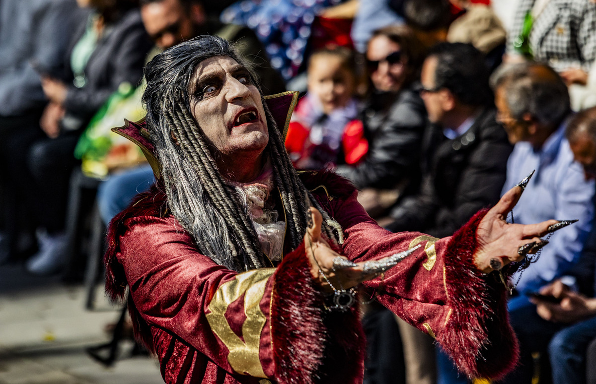 desfile de piñata, desfile de carnaval en ciudad real, carnaval, desfile de Piñata  / RUEDA VILLAVERDE