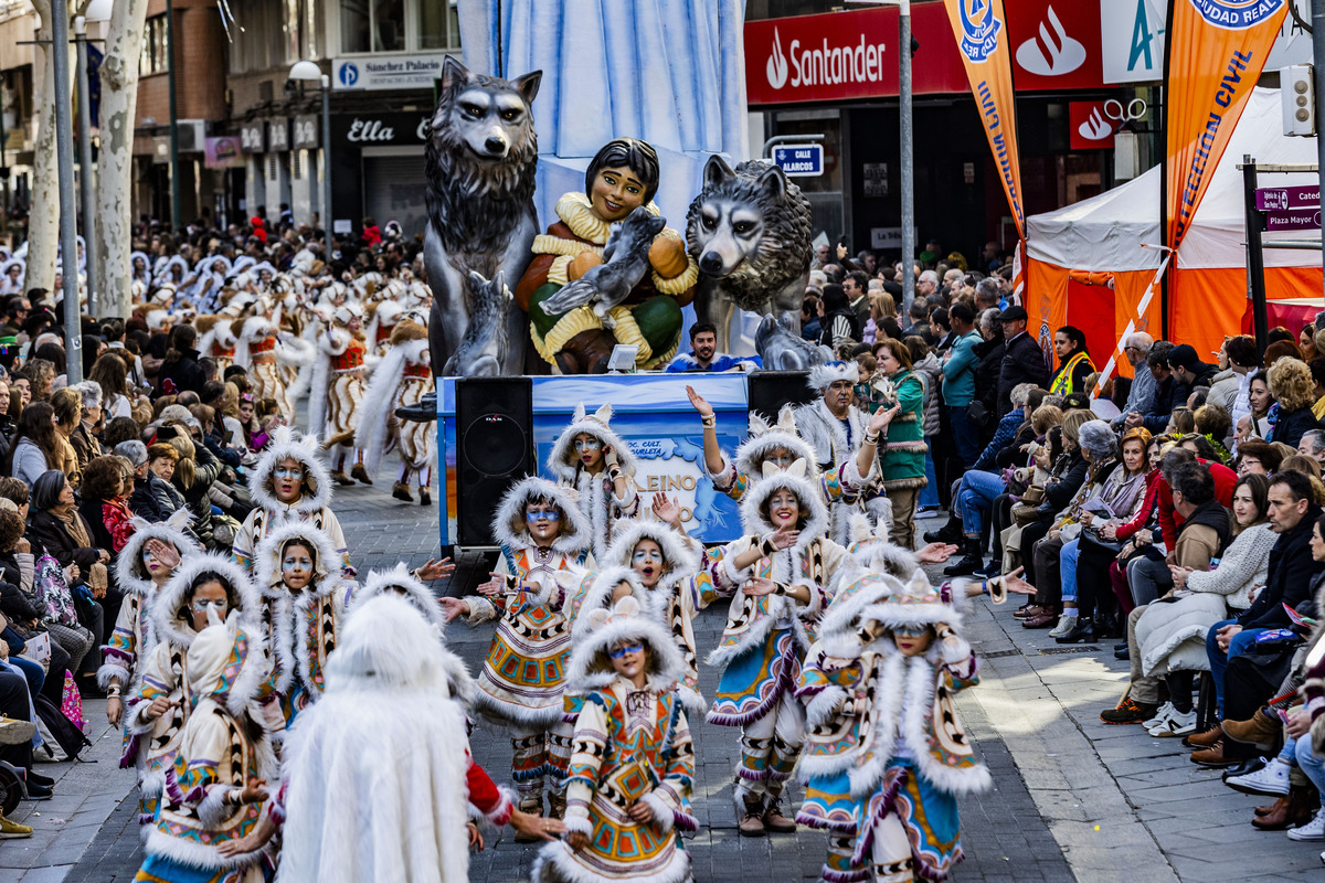 desfile de piñata, desfile de carnaval en ciudad real, carnaval, desfile de Piñata  / RUEDA VILLAVERDE