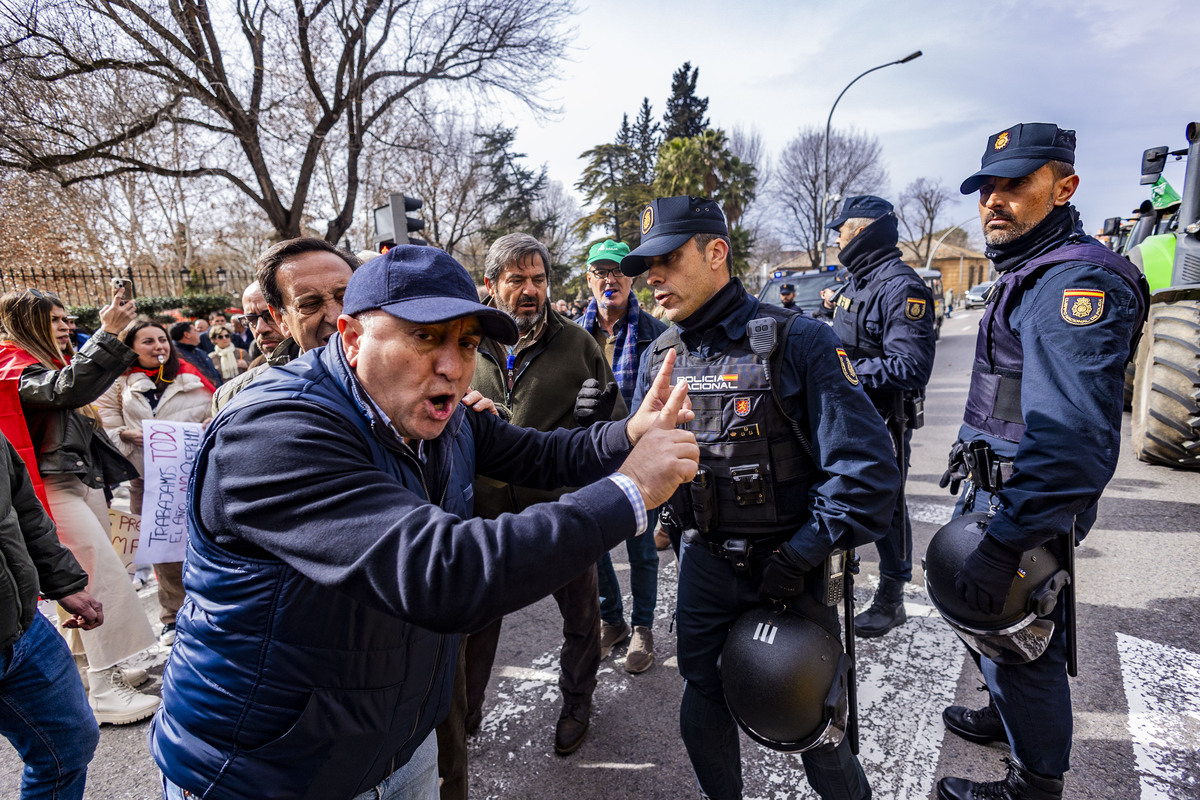 manifestación de agricultores en Ciuadad Rel, AsAJA, TRACTORADA EN CIUDAD REAL, INCIDENTES CON LA POLICÍA NACIONAL Y POLICÍA LOCAL, SUCESO,  Pedro Barato de Asaja enfrentándose a la Policía Nacional, durante la trastorada en Ciudad Real  / RUEDA VILLAVERDE