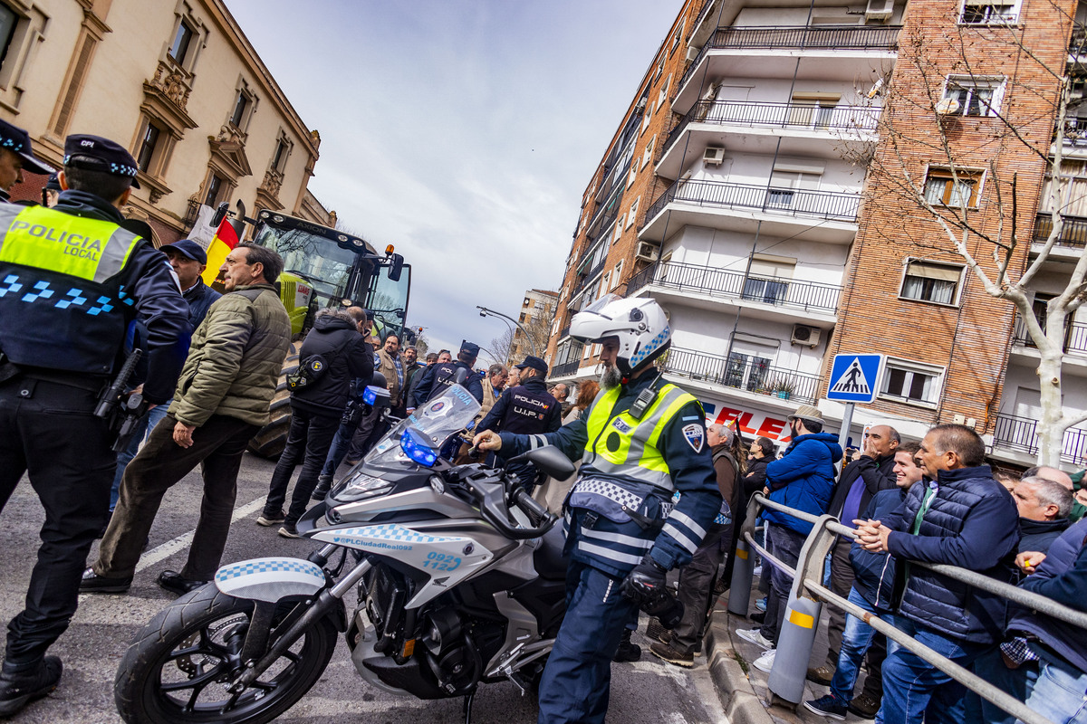 manifestación de agricultores en Ciuadad Rel, AsAJA, TRACTORADA EN CIUDAD REAL, INCIDENTES CON LA POLICÍA NACIONAL Y POLICÍA LOCAL, SUCESO,  Pedro Barato de Asaja enfrentándose a la Policía Nacional, durante la trastorada en Ciudad Real  / RUEDA VILLAVERDE