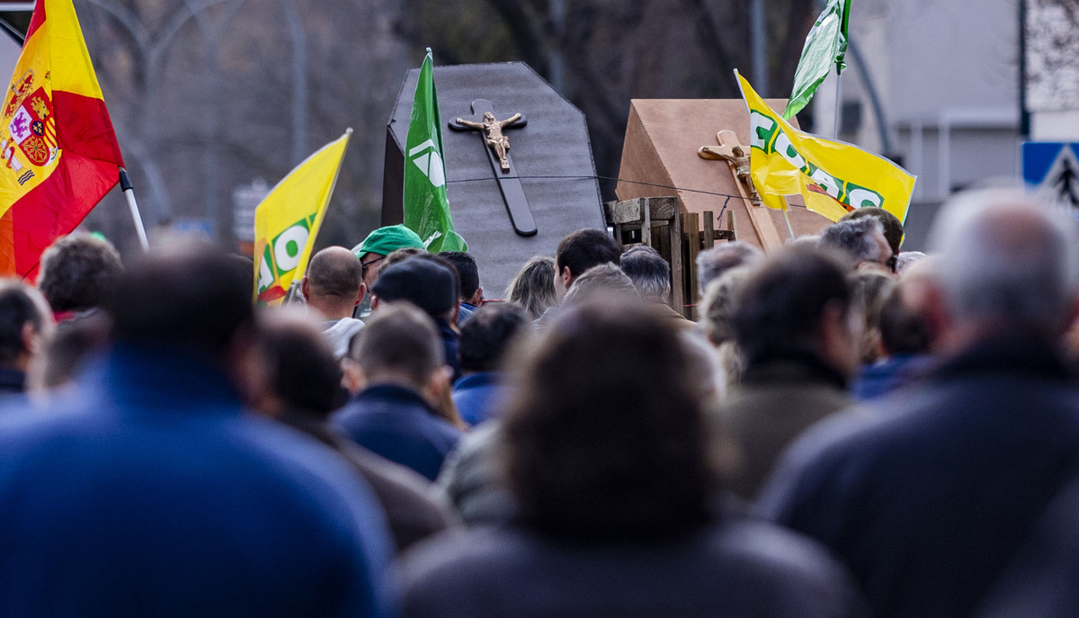 manifestación de agricultores en Ciuadad Rel, AsAJA, TRACTORADA EN CIUDAD REAL, INCIDENTES CON LA POLICÍA NACIONAL Y POLICÍA LOCAL, SUCESO,  Pedro Barato de Asaja enfrentándose a la Policía Nacional, durante la trastorada en Ciudad Real  / RUEDA VILLAVERDE