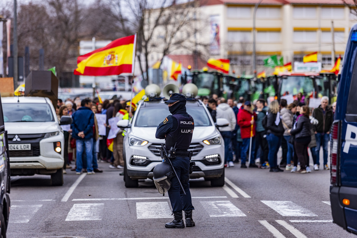 manifestación de agricultores en Ciuadad Rel, AsAJA, TRACTORADA EN CIUDAD REAL, INCIDENTES CON LA POLICÍA NACIONAL Y POLICÍA LOCAL, SUCESO,  Pedro Barato de Asaja enfrentándose a la Policía Nacional, durante la trastorada en Ciudad Real  / RUEDA VILLAVERDE