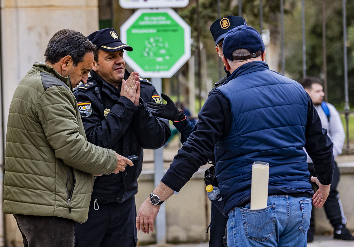 manifestación de agricultores en Ciuadad Rel, AsAJA, TRACTORADA EN CIUDAD REAL, INCIDENTES CON LA POLICÍA NACIONAL Y POLICÍA LOCAL, SUCESO,  Pedro Barato de Asaja enfrentándose a la Policía Nacional, durante la trastorada en Ciudad Real  / RUEDA VILLAVERDE