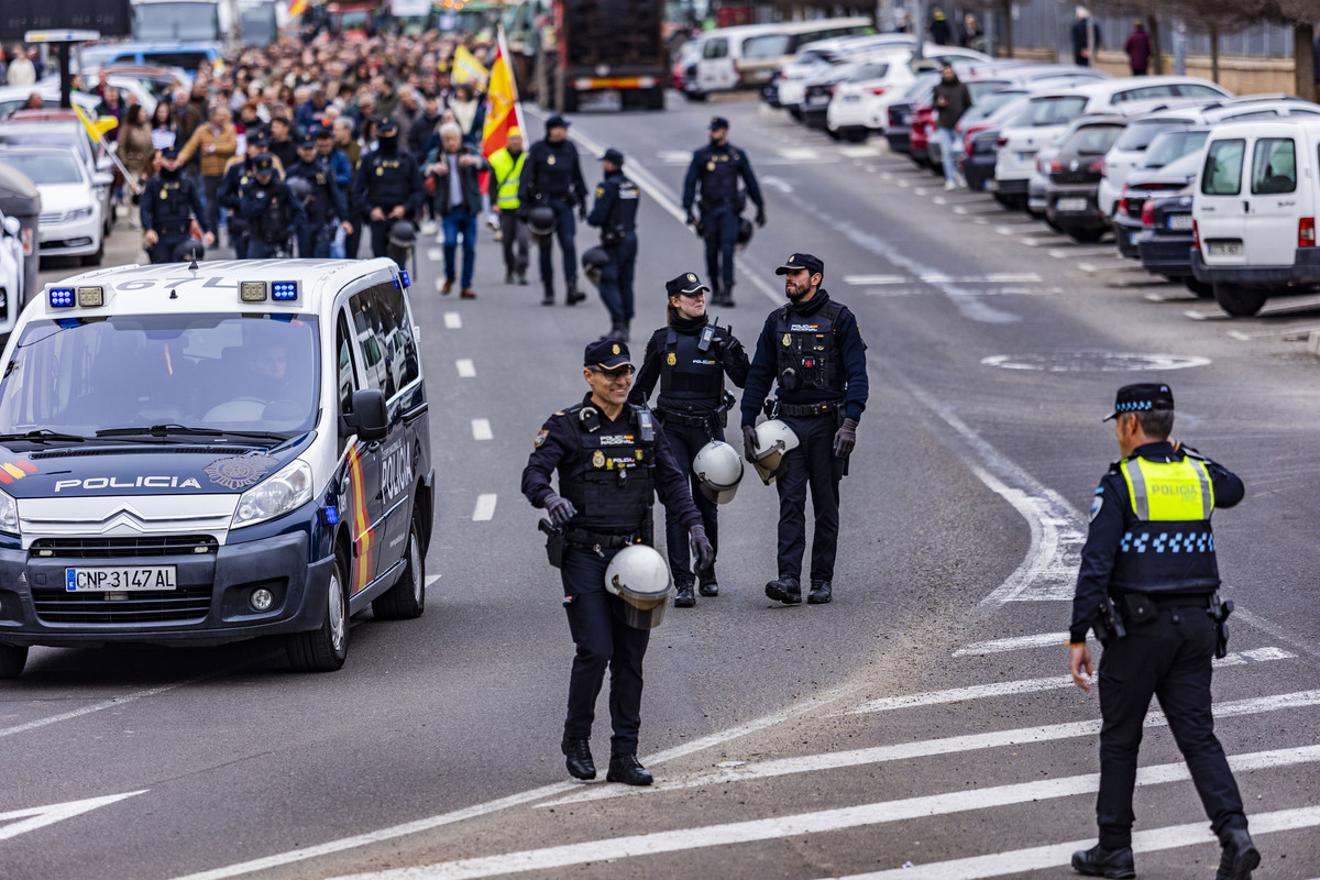 manifestación de agricultores en Ciuadad Rel, AsAJA, TRACTORADA EN CIUDAD REAL, INCIDENTES CON LA POLICÍA NACIONAL Y POLICÍA LOCAL, SUCESO,  Pedro Barato de Asaja enfrentándose a la Policía Nacional, durante la trastorada en Ciudad Real  / RUEDA VILLAVERDE