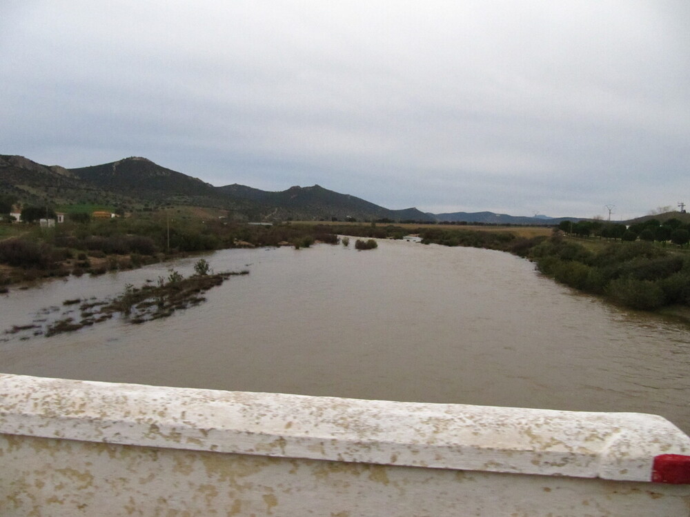 Corte en la vía férrea por el desbordamiento de un arroyo