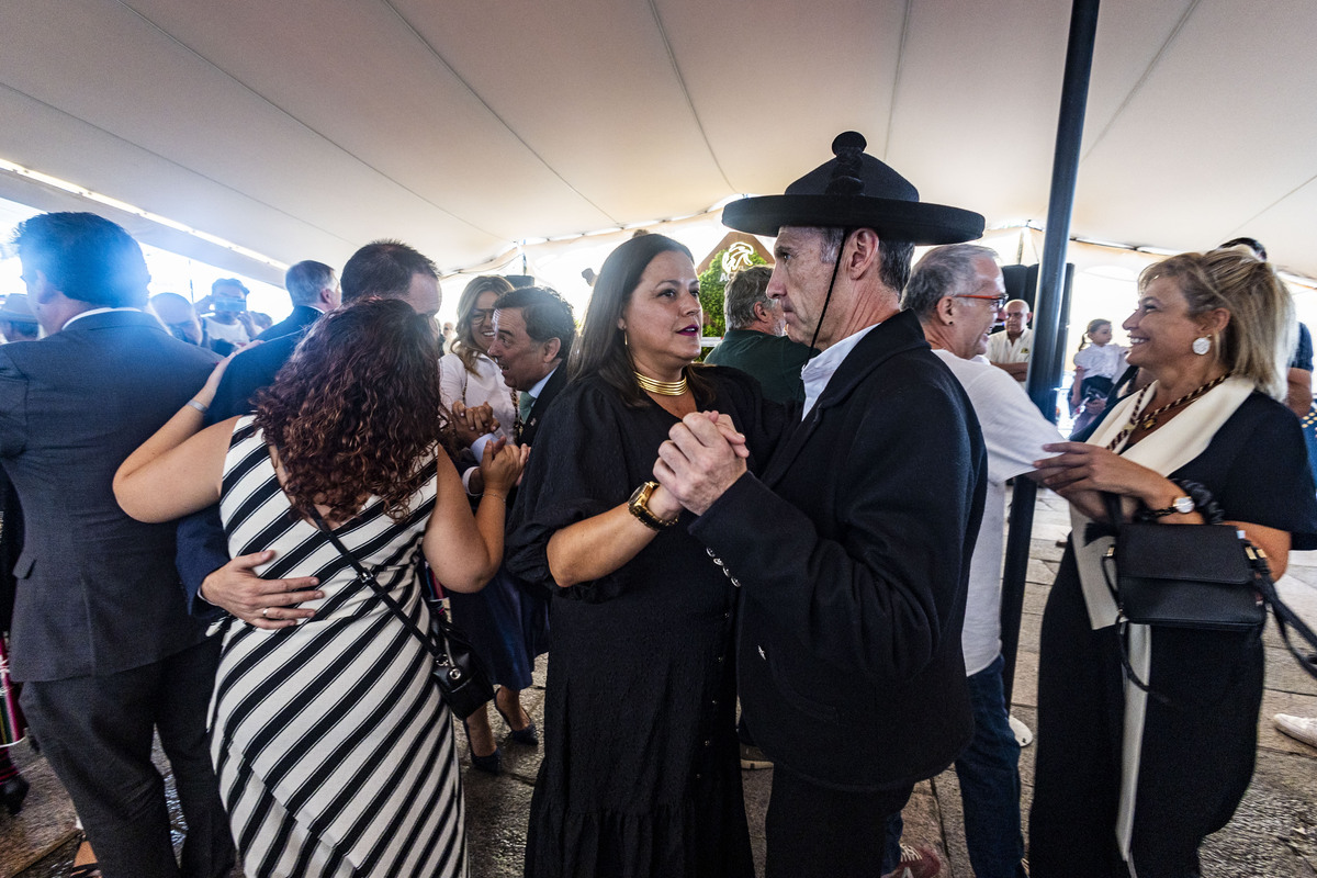 Feria de Agosto de Ciudad Real, inaguración del baile del vermut, por parte del Alcalde Francisco Gil Ortega y del Pandorgo y Dulcinea  / RUEDA VILLAVERDE