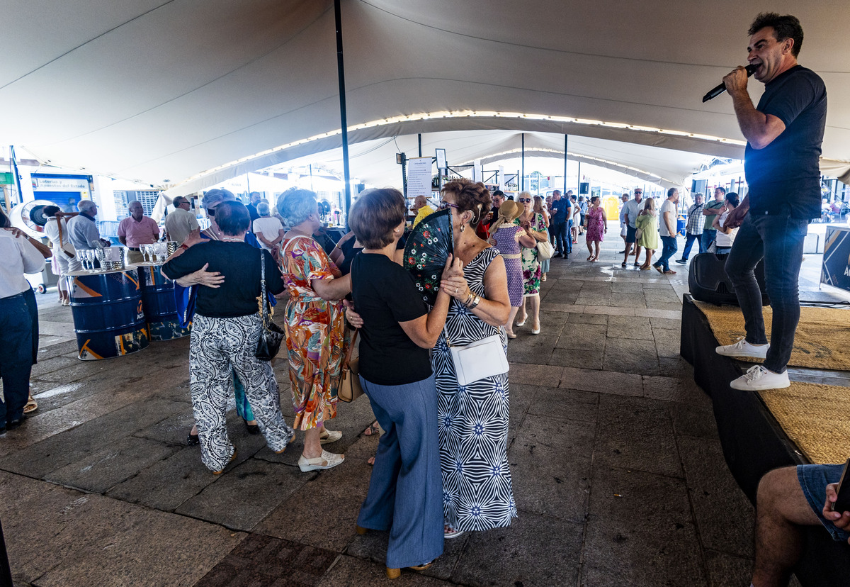 Feria de Agosto de Ciudad Real, inaguración del baile del vermut, por parte del Alcalde Francisco Gil Ortega y del Pandorgo y Dulcinea  / RUEDA VILLAVERDE