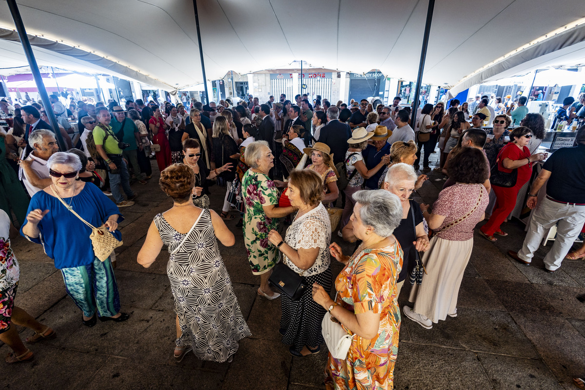 Feria de Agosto de Ciudad Real, inaguración del baile del vermut, por parte del Alcalde Francisco Gil Ortega y del Pandorgo y Dulcinea  / RUEDA VILLAVERDE