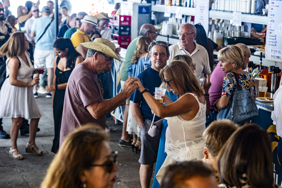 Feria de Agosto de Ciudad Real, inaguración del baile del vermut, por parte del Alcalde Francisco Gil Ortega y del Pandorgo y Dulcinea  / RUEDA VILLAVERDE