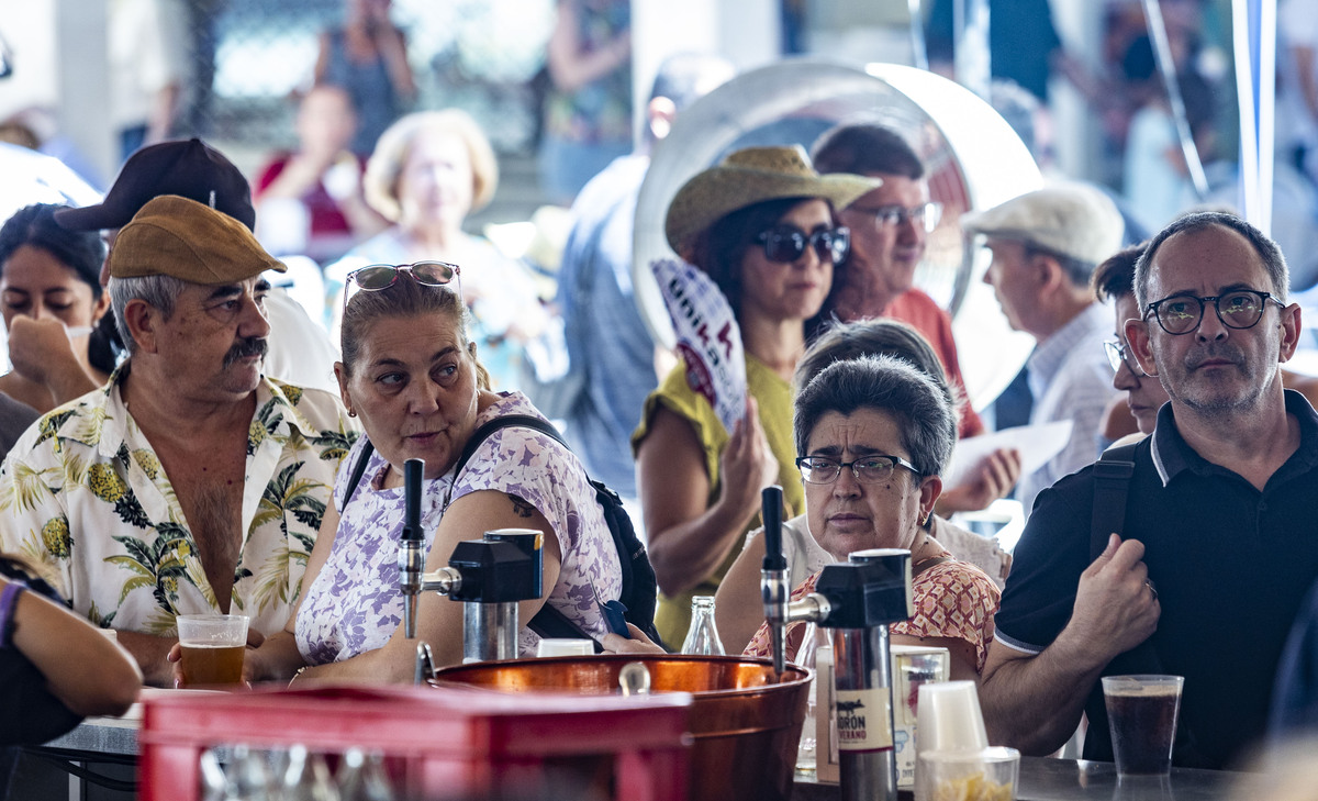 Feria de Agosto de Ciudad Real, inaguración del baile del vermut, por parte del Alcalde Francisco Gil Ortega y del Pandorgo y Dulcinea  / RUEDA VILLAVERDE