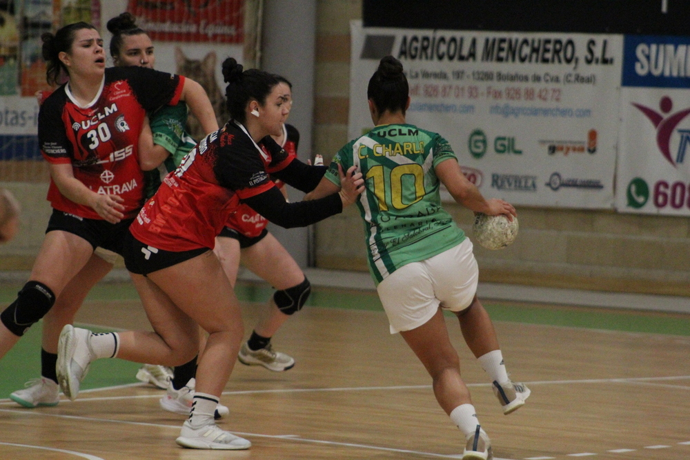 María Montoro y Gemma Leal, en el partido ante el Bolaños.