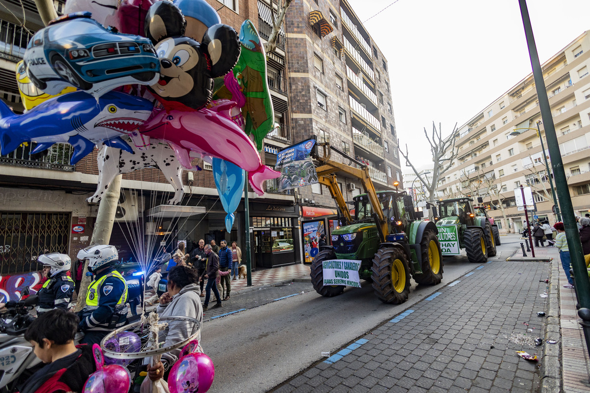 TRACTORADA EL DOMINGO DE PIÑATA, TRACTORES, POTESTA DE LOS AGRICULTORES CON SUS TRACTORES EN EL DESFILE DE CARNAVAL DE CIUDAD REAL  / RUEDA VILLAVERDE