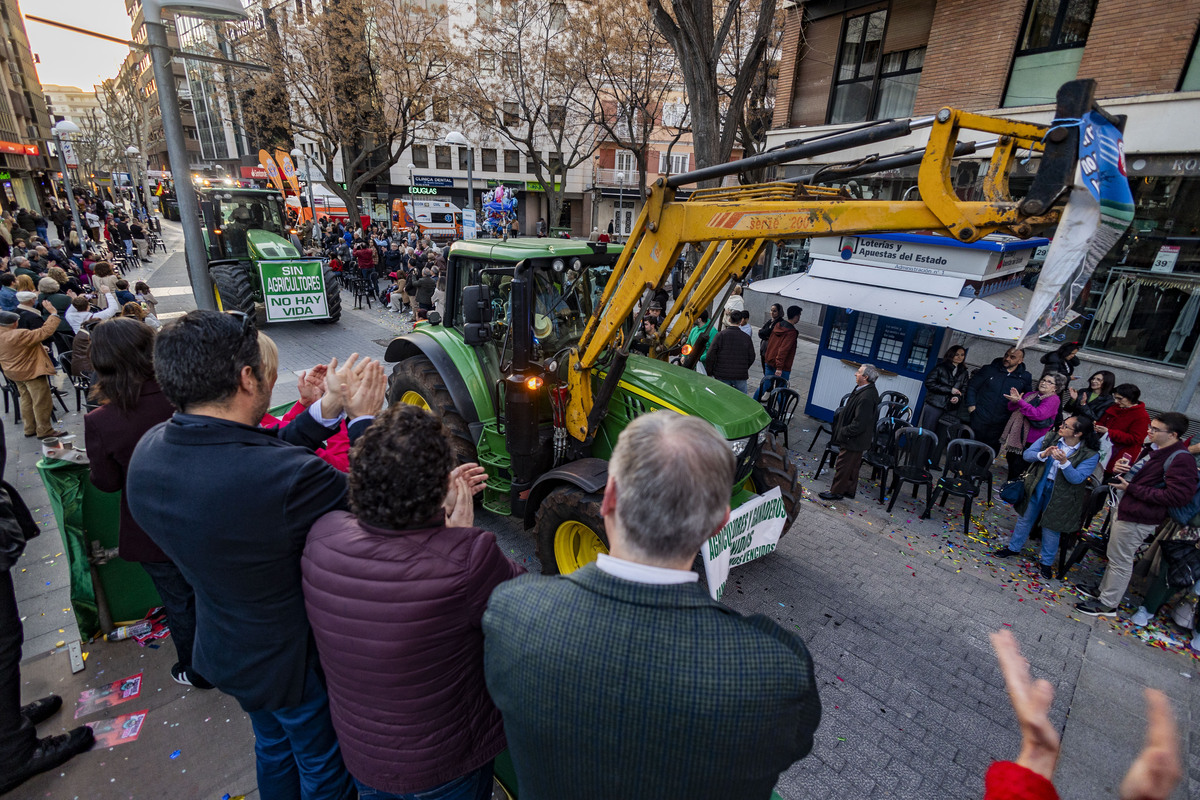 TRACTORADA EL DOMINGO DE PIÑATA, TRACTORES, POTESTA DE LOS AGRICULTORES CON SUS TRACTORES EN EL DESFILE DE CARNAVAL DE CIUDAD REAL  / RUEDA VILLAVERDE