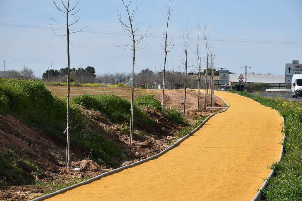 Nuevo tramo de senda peatonal en Daimiel 