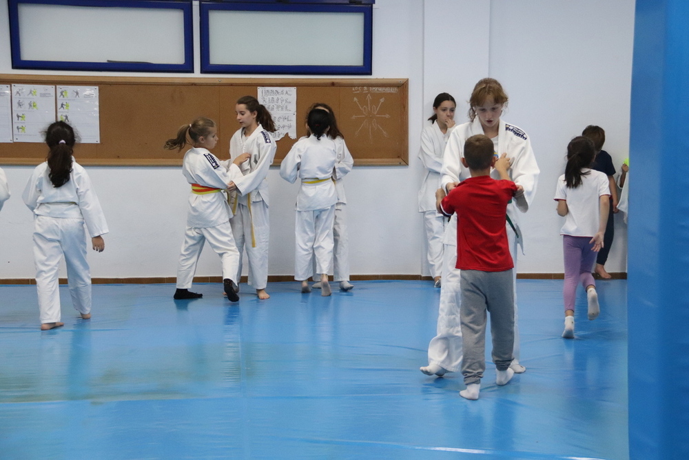 Nieva da el pistoletazo de salida a las escuelas deportivas