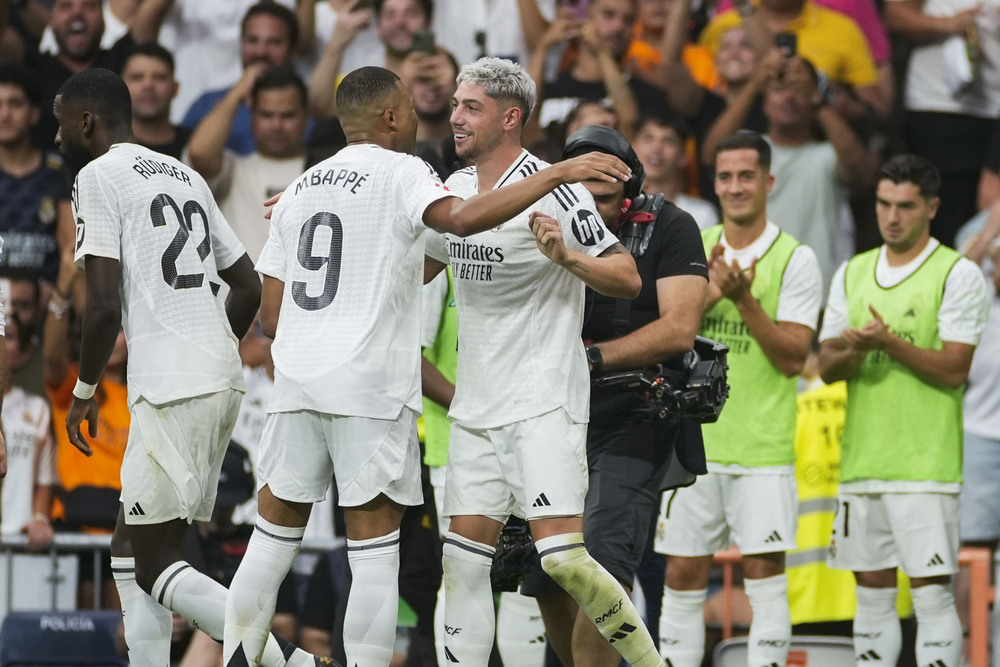 El Real Madrid golea al Valladolid en el Bernabéu