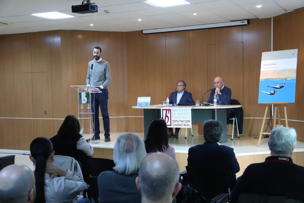 Antonio García de Dionisio presenta 'Contraverano'