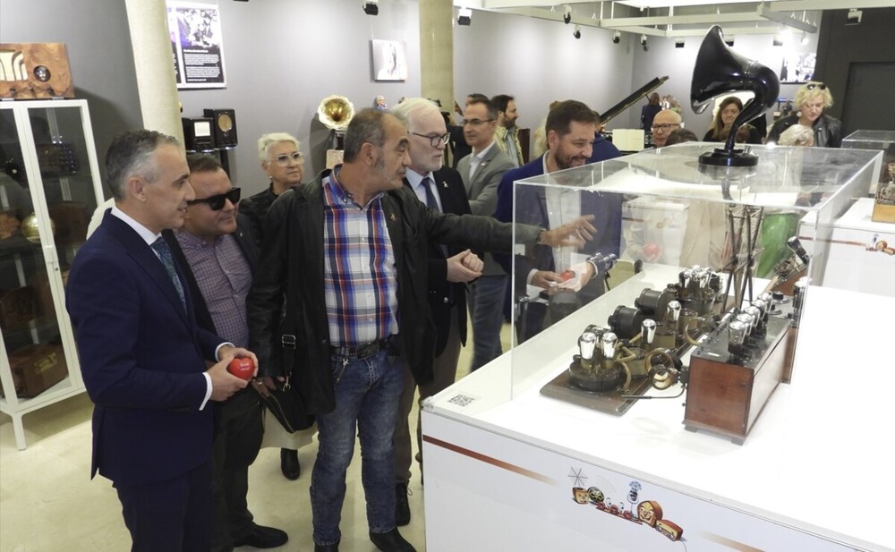 Puertollano acoge la exposición 'Toca la radio'