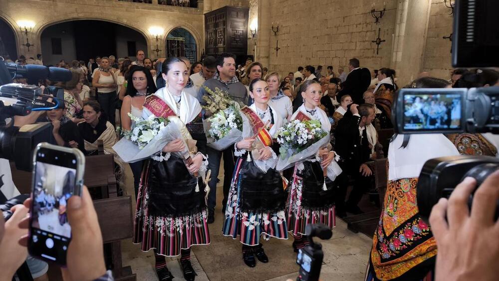 Ofrenda a la Virgen del Prado y reparto de la 'limoná' y el 'puñao' en el Prado