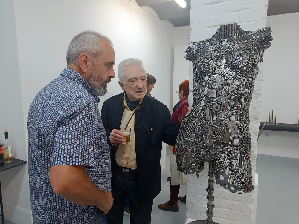 El escultor Manuel Sánchez vuelve con arte reciclado a Madrid