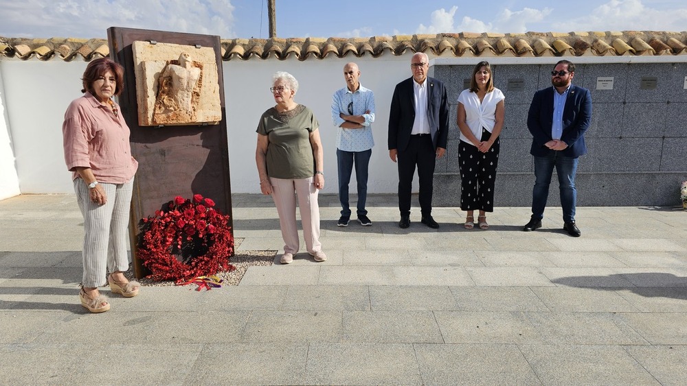 Una escultura homenajea a las víctimas del franquismo