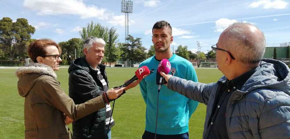 Carlos Mena, en la rueda de prensa de esta mañana.