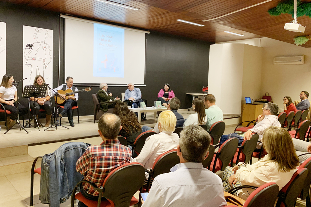 Escudero presenta El libro 'Las otras vidas de Don Quijote'