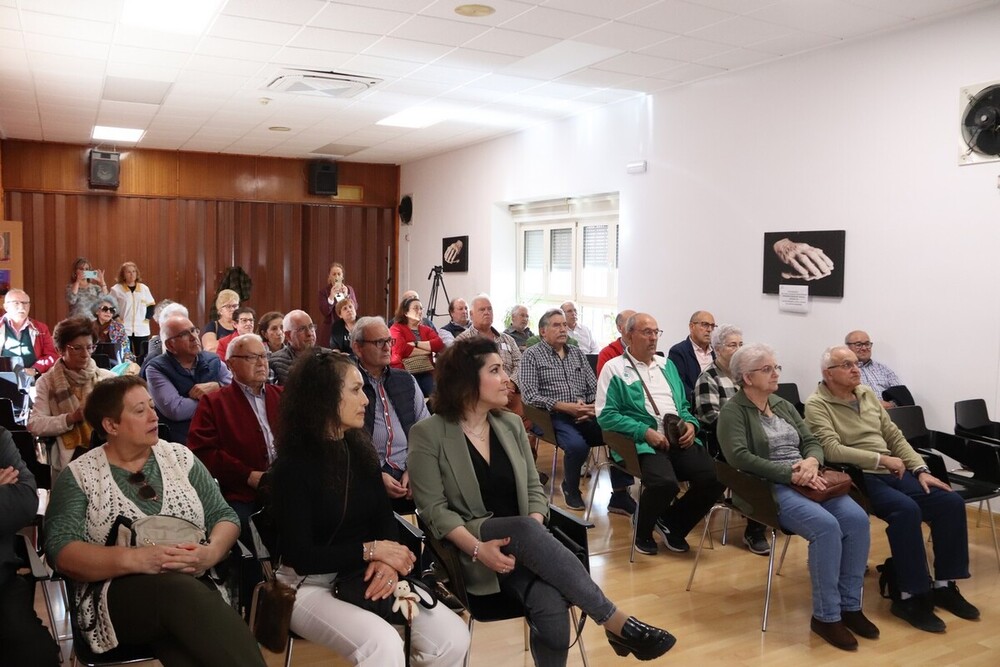 Los mayores aprenden a protegerse de amenazas cibernéticas