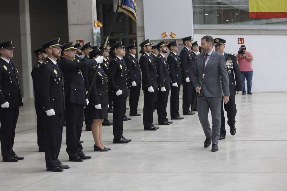 La Policía Nacional entrega 15 condecoraciones por su patrón