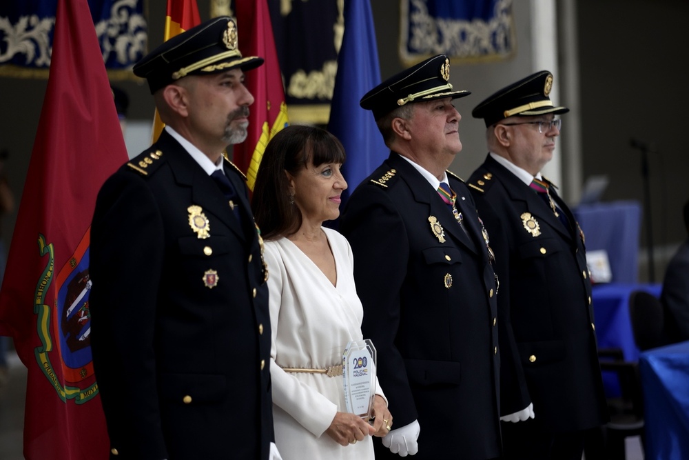 La Policía Nacional entrega 15 condecoraciones por su patrón