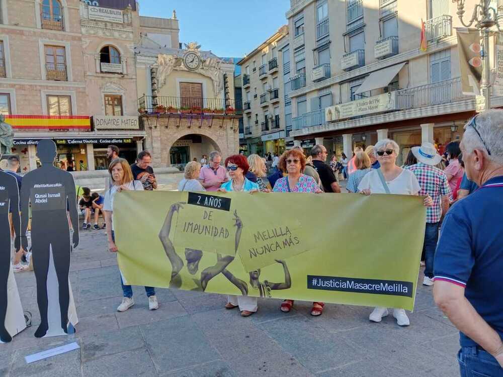 Decenas de personas recuerdan a las víctimas de Melilla