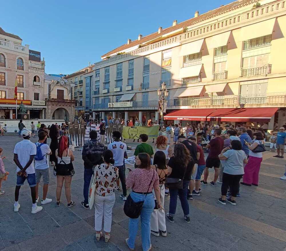 Decenas de personas recuerdan a las víctimas de Melilla