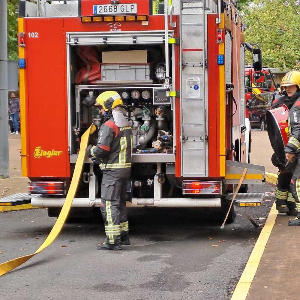 El SCIS participa en un simulacro por fuego en el hospital 