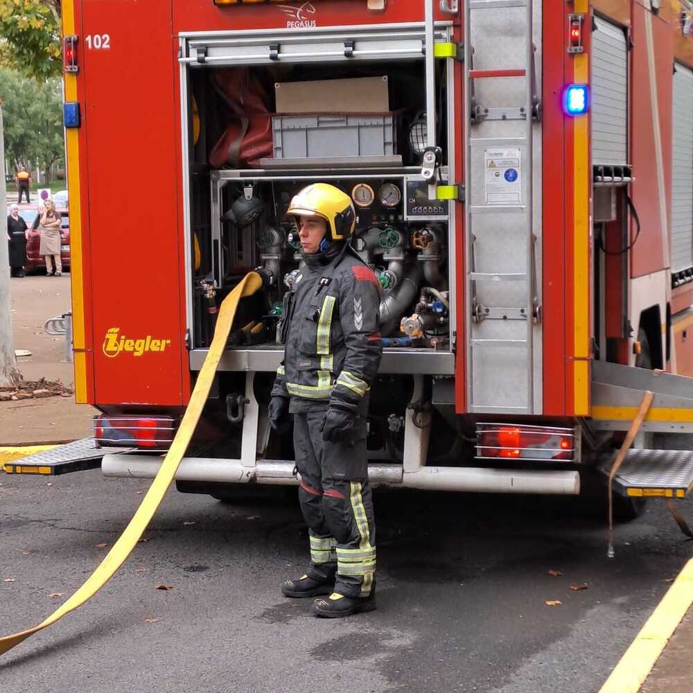 El SCIS participa en un simulacro por fuego en el hospital 