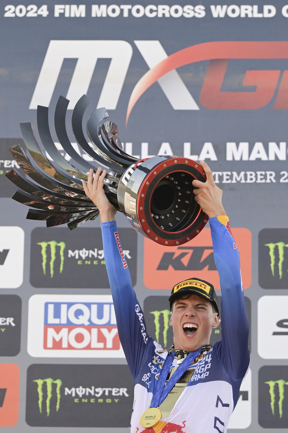 Jorge Prado festeja su victoria. 