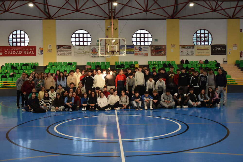 Alumnos se vuelca con carrera solidaria ´La vuelta al cole'