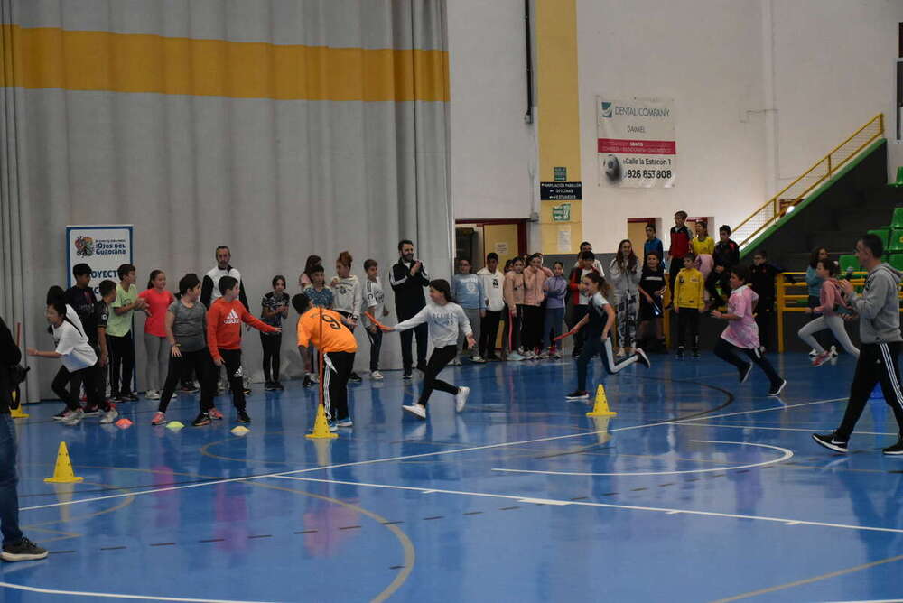 Alumnos se vuelca con carrera solidaria ´La vuelta al cole'