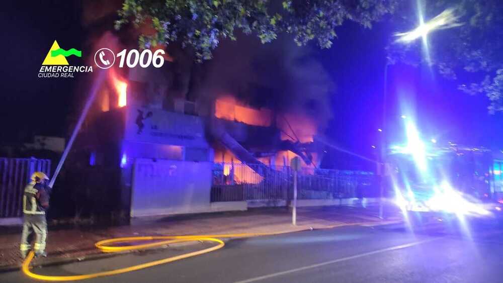 Herido un hombre tras un incendio en un centro abandonado