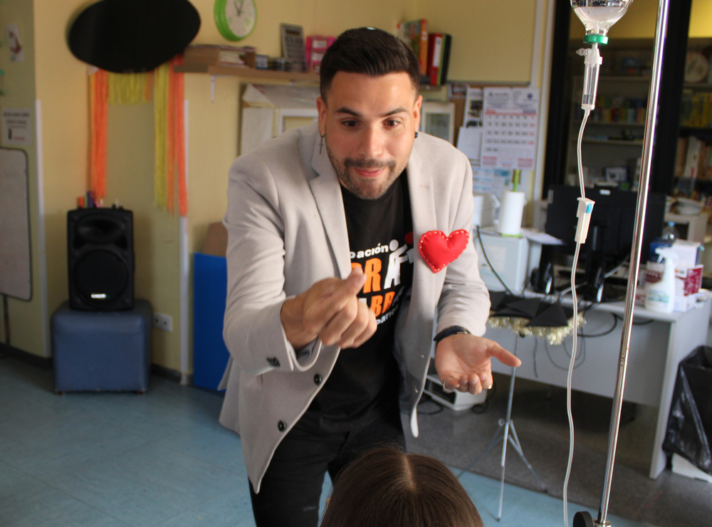 Magia, piruletas y globos en el día del Niño Hospitalizado